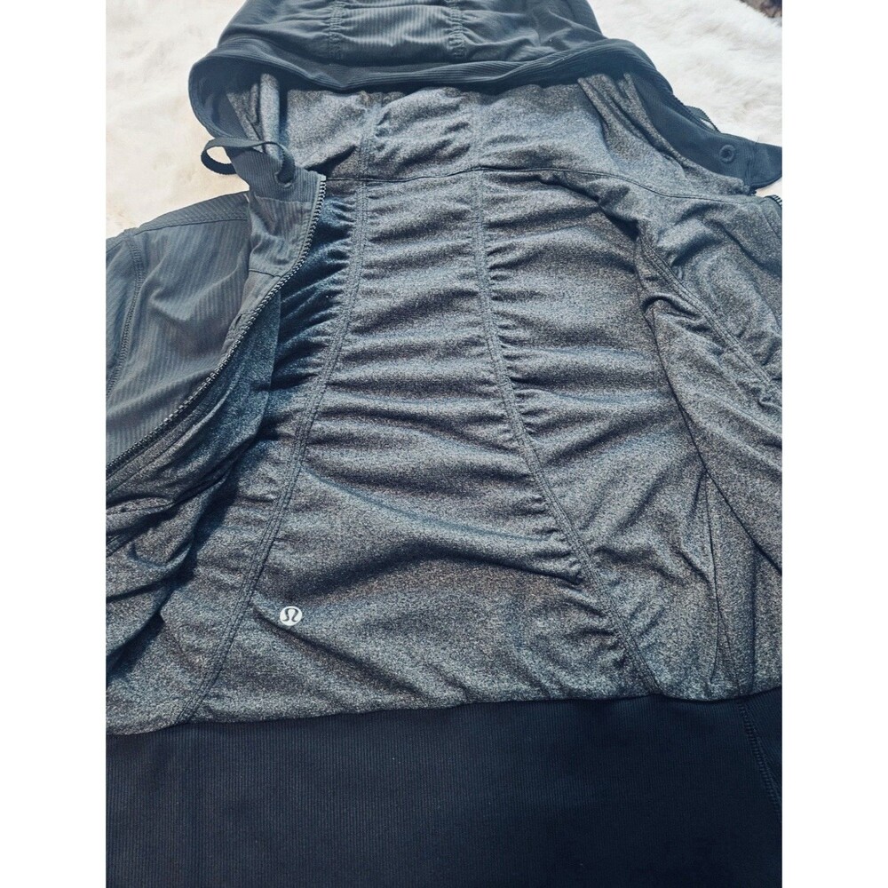 Lululemon Reversible Jacket Women 6 Black Gray Hooded Dance Yoga Zip Up - Picture 11 of 15
